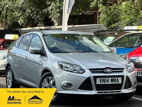 Ford Focus Hatchback 1.0T EcoBoost Titanium Navigator Euro 5 (s/s) 5dr