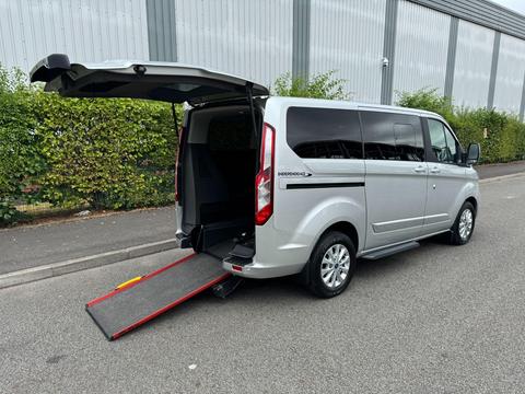 Ford Tourneo Custom Minibus 2.0 320 EcoBlue Titanium Auto L1 Euro 6 (s/s) 5dr