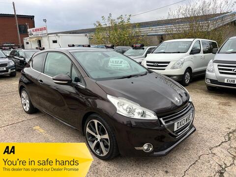 Peugeot 208 Hatchback 1.6 e-HDi Feline Euro 5 (s/s) 3dr