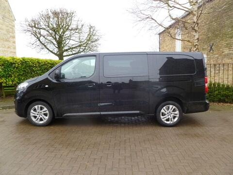 Vauxhall Vivaro Combi Van 2.0 Turbo D 3100 Elite Crew Van Auto L2 H1 Euro 6 (s/s) 5dr