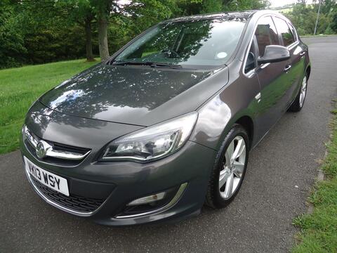 Vauxhall Astra Hatchback 1.6 16v SRi Euro 5 5dr