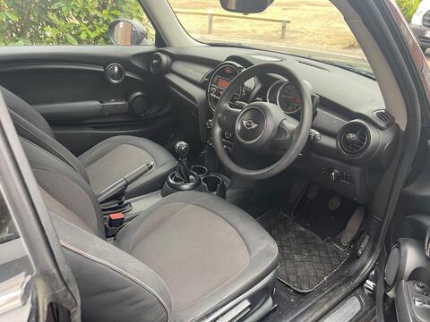 2015 MINI Hatch, photograph 4
