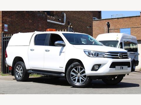 Toyota Hilux Pickup 2.4 D-4D Invincible Auto 4WD Euro 6 (s/s) 4dr (TSS)