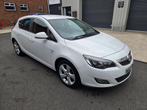 Vauxhall Astra Hatchback 1.6 16v SRi Euro 5 5dr