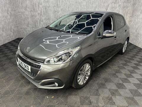 Peugeot 208 Hatchback 1.2 PureTech Signature Euro 6 (s/s) 5dr