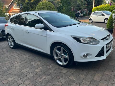 Ford Focus Hatchback 1.0T EcoBoost Titanium Euro 5 (s/s) 5dr