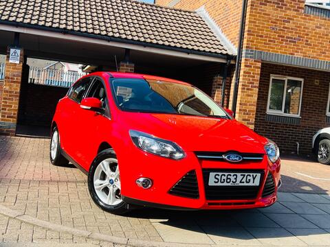 Ford Focus Hatchback 1.6 Zetec Powershift Euro 5 5dr