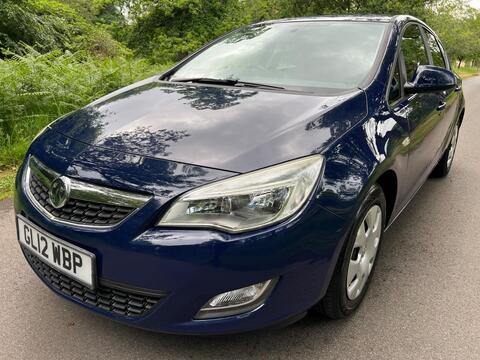 Vauxhall Astra Hatchback 1.6 16v Exclusiv Euro 5 5dr