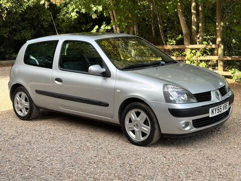 Renault Clio Hatchback 1.2 16v Dynamique 3dr
