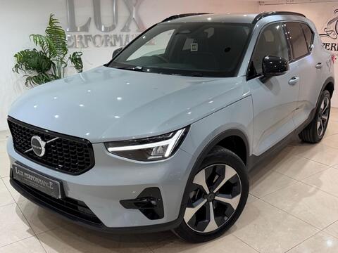 Volvo XC40 SUV 2.0 B4 MHEV Plus Dark DCT Auto Euro 6 (s/s) 5dr