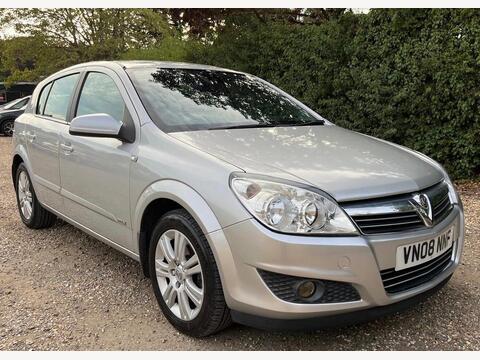 Vauxhall Astra Hatchback 1.8i 16v Design 5dr
