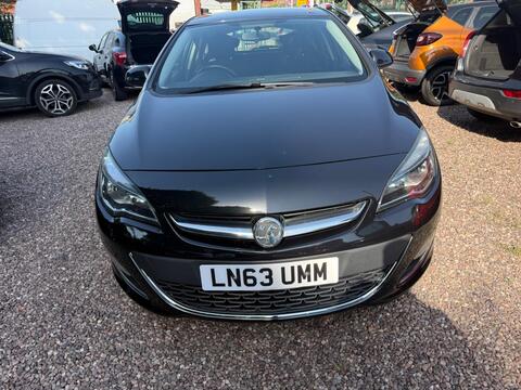 Vauxhall Astra Hatchback 1.6 16v SRi Euro 5 5dr
