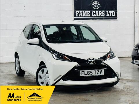 Toyota AYGO Hatchback 1.0 VVT-i x-play x-shift Euro 5 5dr Euro 5