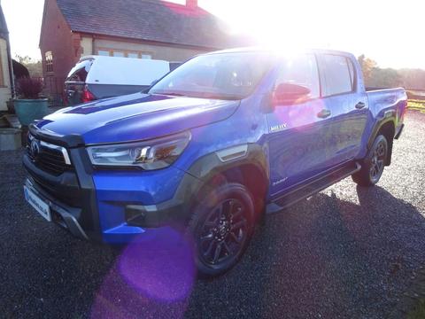 Toyota Hilux Pickup 2.8 D-4D Invincible X Auto 4WD Euro 6 (s/s) 4dr