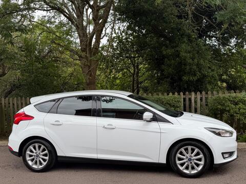Ford Focus Hatchback 1.0T EcoBoost Titanium Euro 6 (s/s) 5dr
