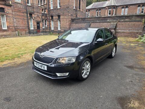 Skoda Octavia Hatchback 2.0 TDI Elegance Euro 5 (s/s) 5dr