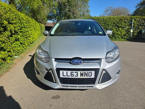 Ford Focus Hatchback 1.0T EcoBoost Titanium Navigator Euro 5 (s/s) 5dr