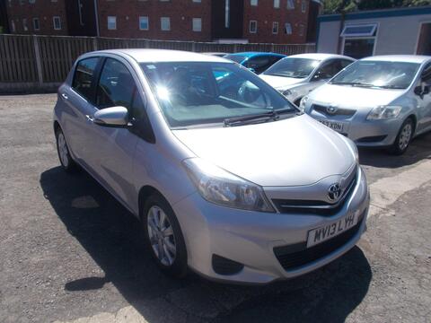 Toyota Yaris Hatchback 1.33 Dual VVT-i TR Euro 5 5dr