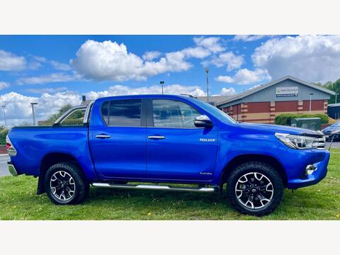 Toyota Hilux Pickup 2.4 D-4D Invincible X Auto 4WD Euro 6 4dr (TSS, 3.5t)