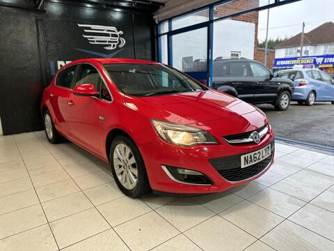 Vauxhall Astra Hatchback 2.0 CDTi ecoFLEX Elite Euro 5 (s/s) 5dr