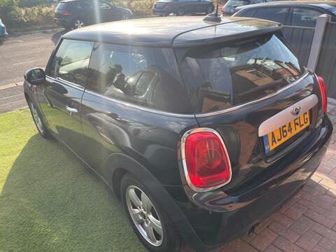 2015 MINI Hatch, photograph 3
