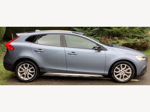 Volvo V40 Cross Country Hatchback 1.5 T3 GPF Nav Plus Auto Euro 6 (s/s) 5dr