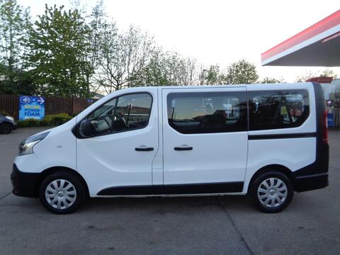 Renault Trafic Minibus 1.6 dCi 27 Business SWB Euro 5 5dr (9 Seat)