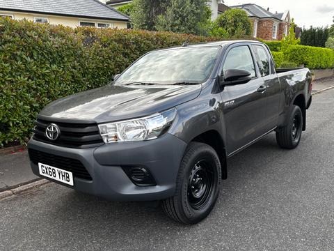 Toyota Hilux Pickup 2.4 D-4D Active 4WD Euro 6 4dr (3.5t)