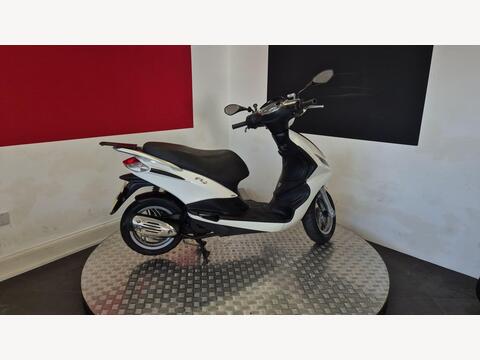 Piaggio Fly 125 Scooter 125 CVT
