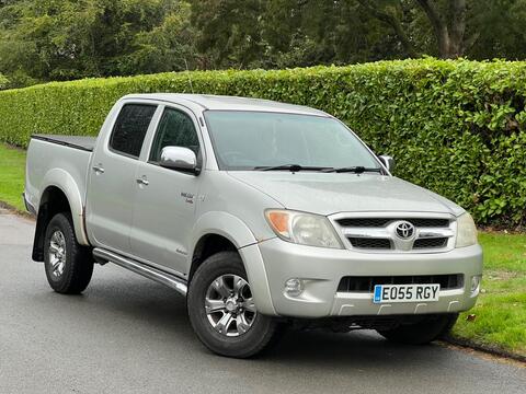 Toyota Hilux Pickup 2.5 D-4D Invincible D/CAB 4X4 PICK UP