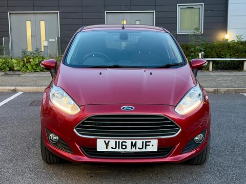 2017 Ford Fiesta, photograph 2