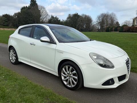 Alfa Romeo Giulietta Hatchback 2.0 JTDM-2 Veloce Euro 5 (s/s) 5dr