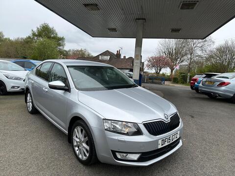 Skoda Octavia Hatchback 1.6 TDI Elegance DSG Euro 5 (s/s) 5dr