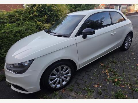 2011 Audi A1, photograph 2