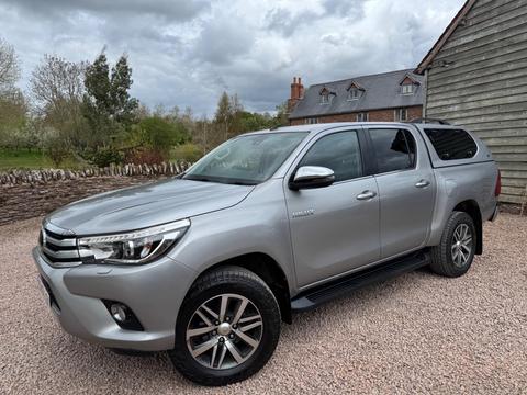 Toyota Hilux Pickup 2.4 D-4D Invincible Auto 4WD Euro 6 (s/s) 4dr (TSS)