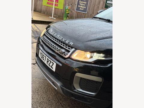 2017 Land Rover Range Rover Evoque, photograph 3
