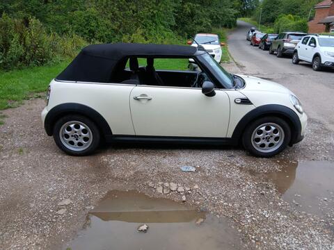 2016 Mini Convertible, photograph 2