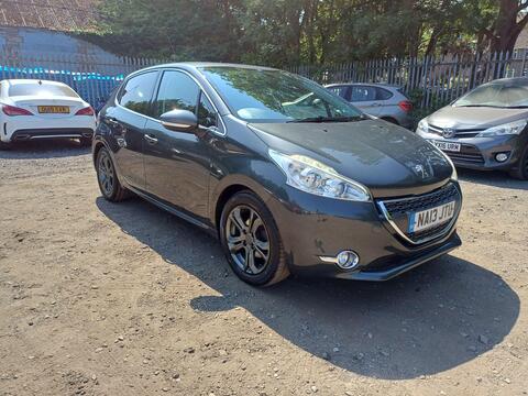 Peugeot 208 Hatchback 1.2 VTi Allure Euro 5 5dr