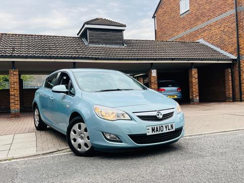 Vauxhall Astra Hatchback 1.6 16v Exclusiv Euro 5 5dr