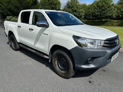 Toyota Hilux Pickup 2.4 D-4D Active 4WD Euro 6 4dr (3.5t)
