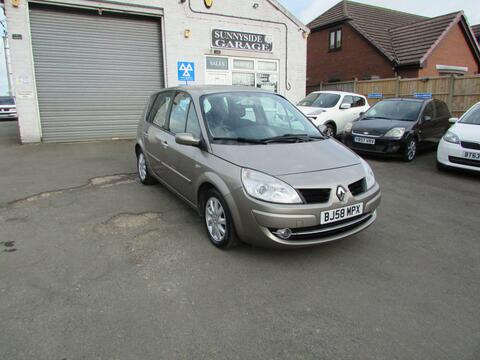 Renault Scenic MPV 1.6 VVT Dynamique 5dr