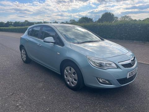 Vauxhall Astra Hatchback 1.6 16v Exclusiv Euro 5 5dr