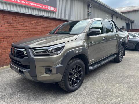 Toyota Hilux Pickup 2.8 D-4D-h Invincible X Auto 4WD Euro 6 4dr