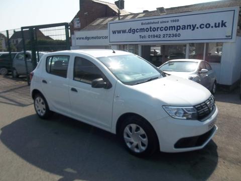 Dacia Sandero Hatchback 1.0 SCe Essential Euro 6 5dr