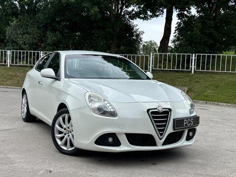 Alfa Romeo Giulietta Hatchback 2.0 JTDM-2 Lusso Euro 5 (s/s) 5dr