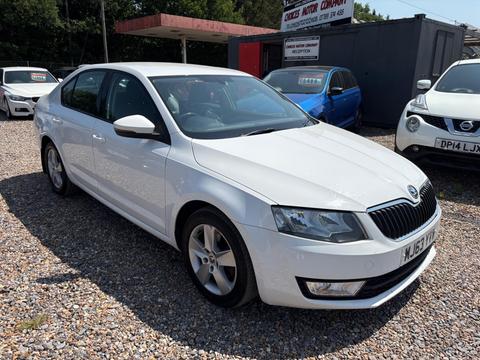 Skoda Octavia Hatchback 1.6 TDI SE Euro 5 (s/s) 5dr