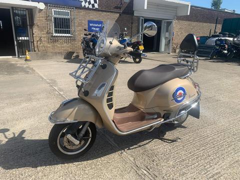 Piaggio Vespa GTS 150 Scooter 300 ABS Scooter