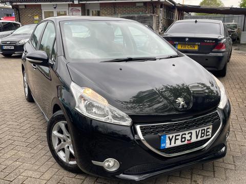 Peugeot 208 Hatchback 1.2 VTi Active Euro 5 5dr