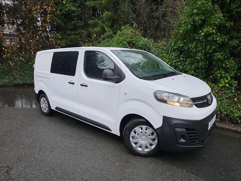 Vauxhall Vivaro Combi Van 2.0 Turbo D 3100 Edition Euro 6 CREW VAN