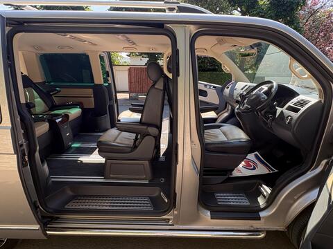 Volkswagen Caravelle MPV 2.0 BiTDI Business DSG Euro 5 5dr